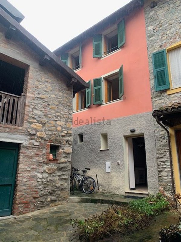 casa indipendente in vendita ad Arquata Scrivia in zona Vocemola
