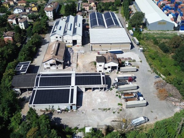 locale commerciale in vendita ad Arquata Scrivia in zona Pessino
