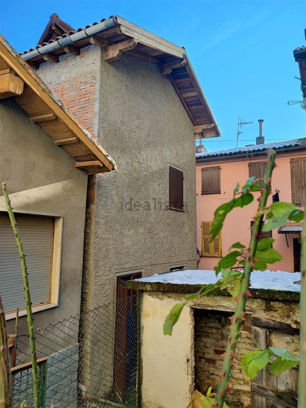 casa indipendente in vendita ad Arquata Scrivia in zona Varinella