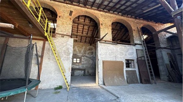 locale commerciale in vendita ad Arquata Scrivia