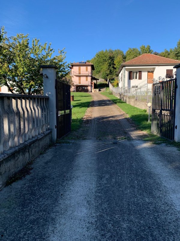 casa indipendente in vendita ad Arquata Scrivia in zona Vocemola