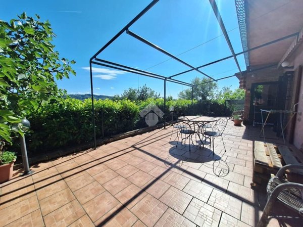 casa indipendente in vendita ad Avolasca in zona Montebello