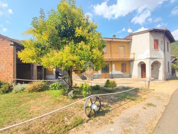 casa indipendente in vendita ad Avolasca