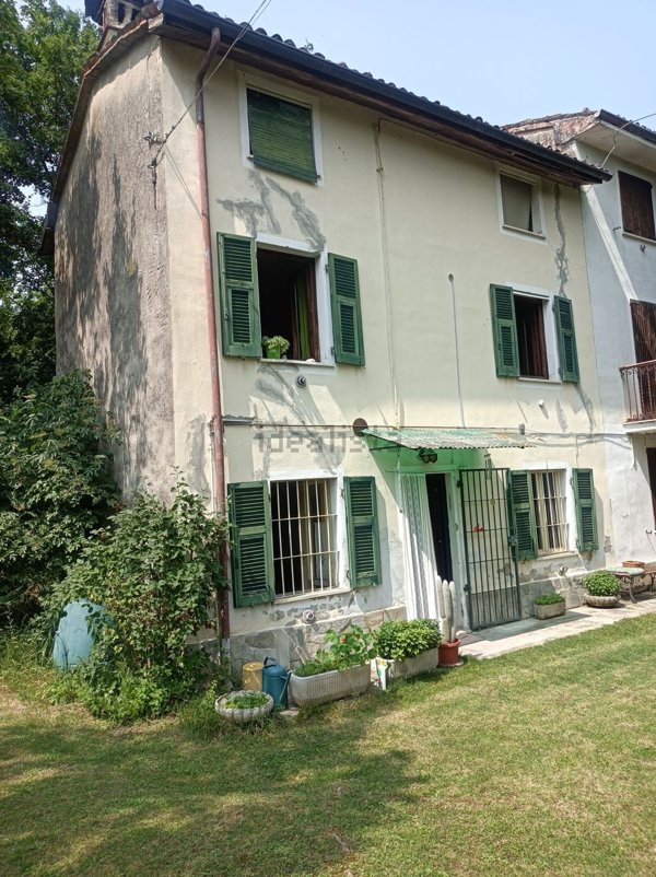 casa indipendente in vendita ad Avolasca