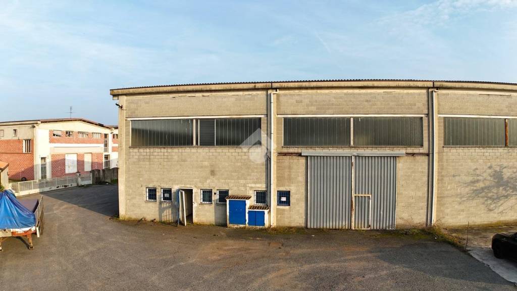 locale commerciale in vendita a Basaluzzo