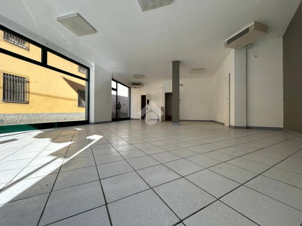 negozio in vendita a Basaluzzo