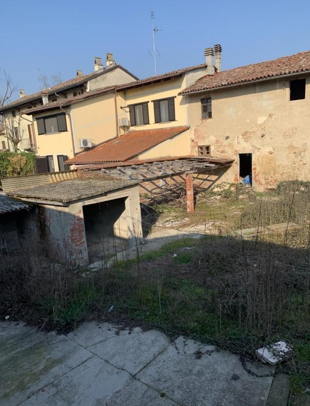 locale di sgombero in vendita a Bassignana