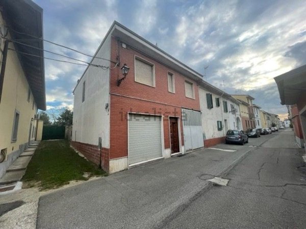 casa indipendente in vendita a Bassignana