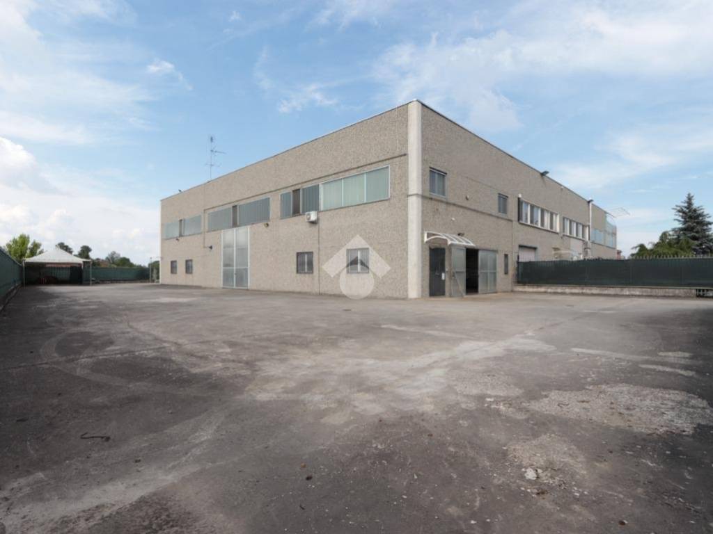 locale commerciale in vendita a Bassignana in zona Mugarone