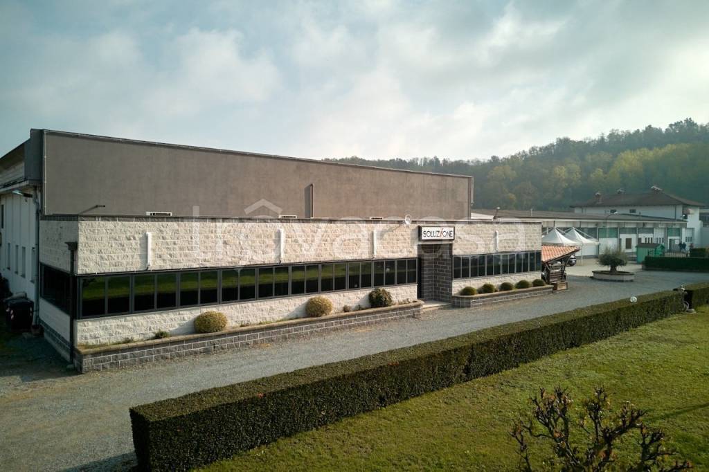 locale commerciale in vendita a Bergamasco