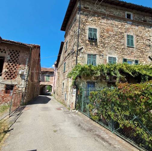bivano in vendita a Borghetto di Borbera in zona Castel de' Ratti
