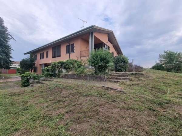 casa indipendente in vendita a Borgo San Martino