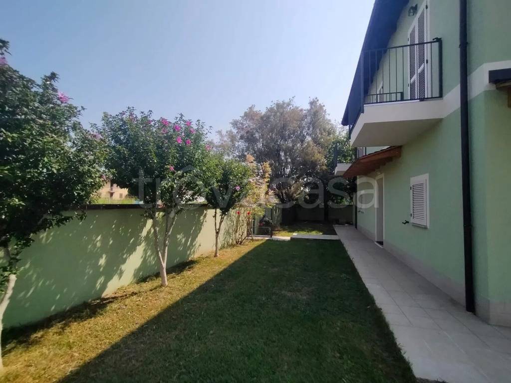 casa indipendente in vendita a Borgo San Martino