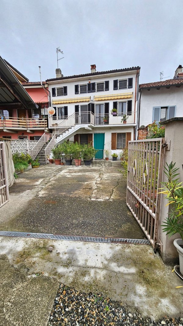 casa indipendente in vendita a Borgo San Martino