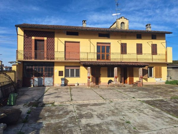 casa indipendente in vendita a Borgo San Martino