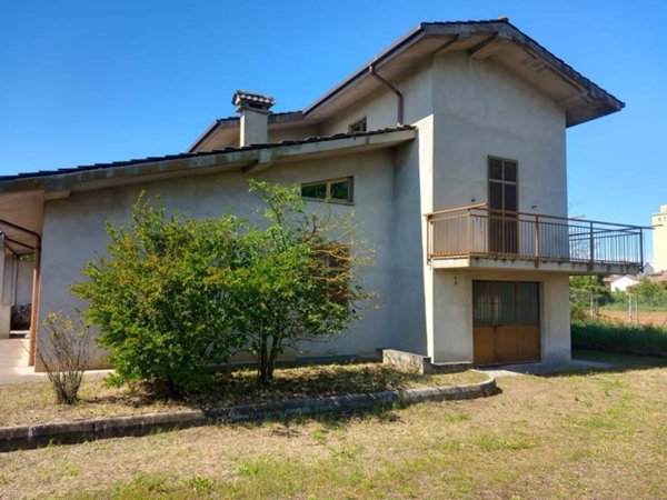 casa indipendente in vendita a Bosco Marengo in zona Quattro Cascine