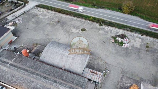 locale commerciale in vendita a Bosco Marengo