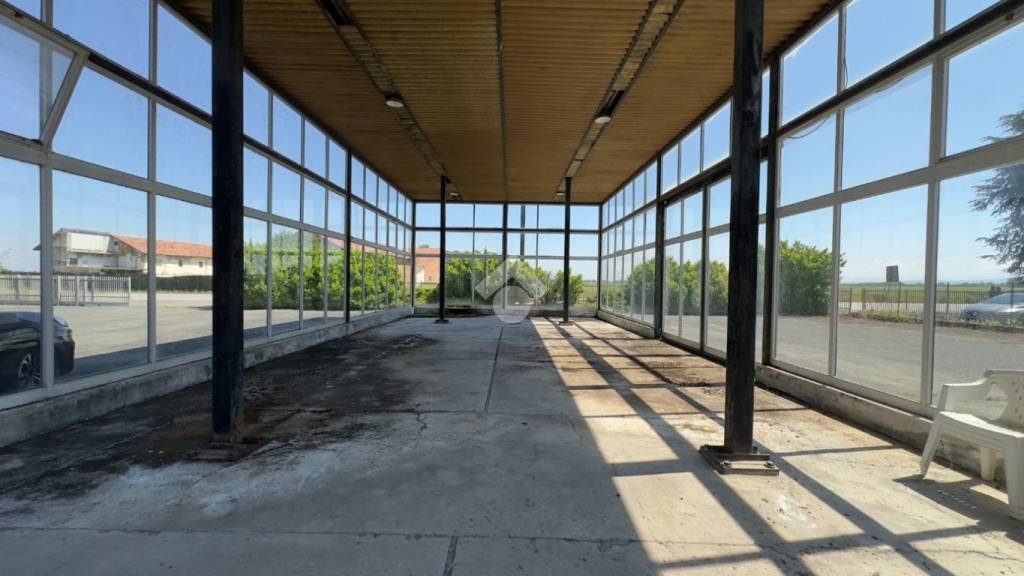 locale commerciale in vendita a Bosco Marengo