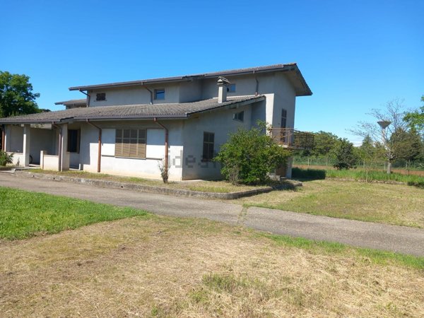 casa indipendente in vendita a Bosco Marengo in zona Quattro Cascine