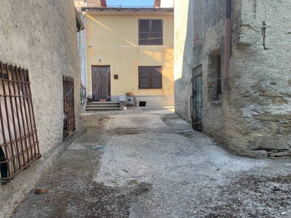 casa indipendente in vendita a Bosio