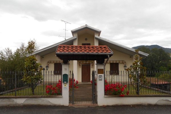 casa indipendente in vendita a Brignano-Frascata