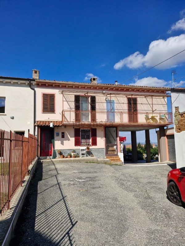 appartamento in vendita a Camagna Monferrato in zona Stramba