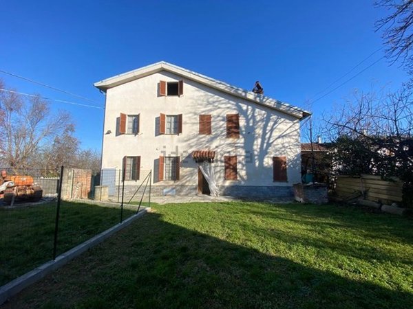 casale in vendita a Camagna Monferrato in zona Stramba