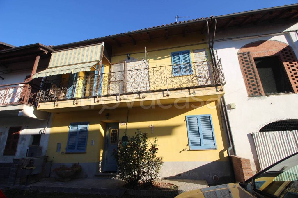 casa indipendente in vendita a Camino