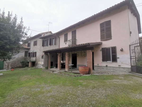 casa indipendente in vendita a Camino