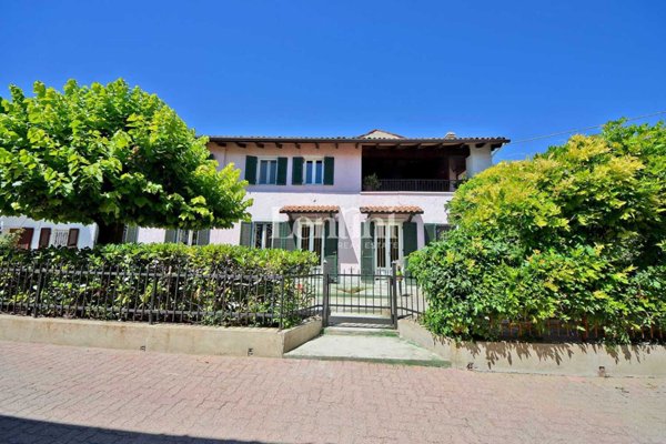 casa indipendente in vendita a Camino