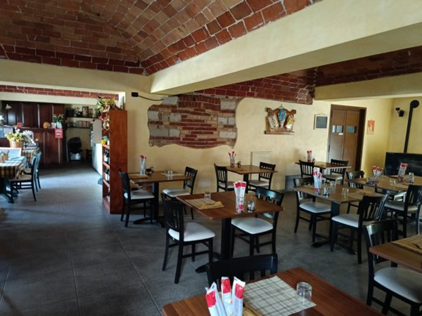 locale commerciale in vendita a Camino