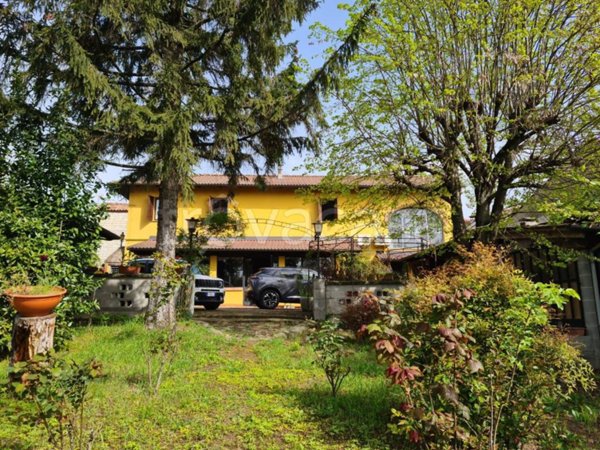 casa indipendente in vendita a Camino