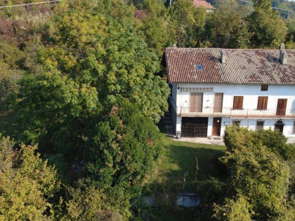 locale di sgombero in vendita a Camino