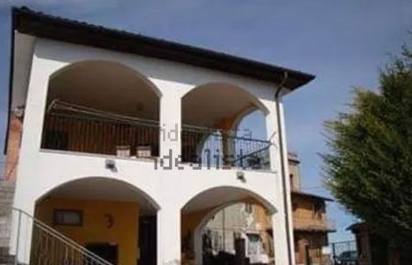 esavano in vendita a Camino