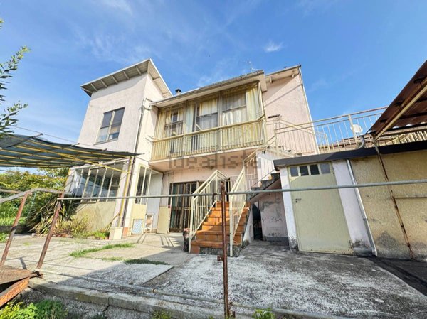 casa indipendente in vendita a Camino