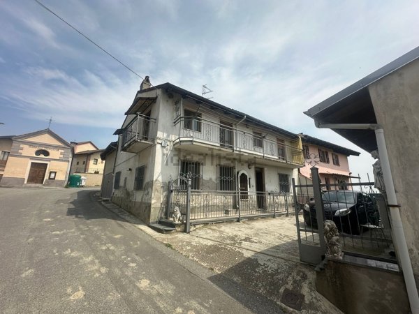 casa indipendente in vendita a Camino