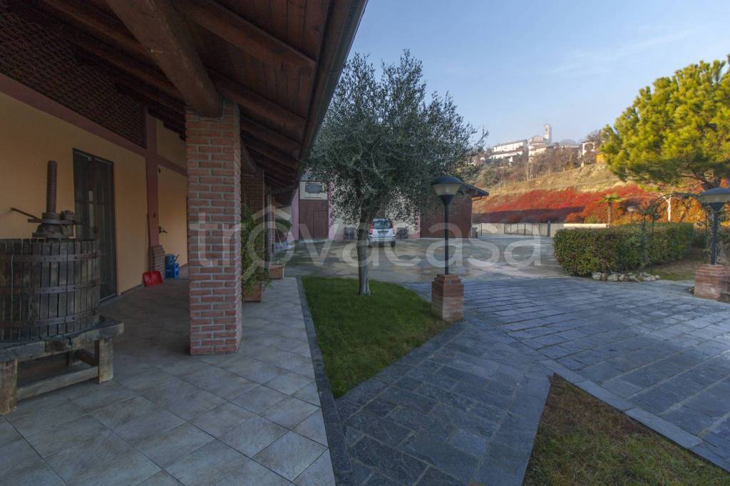 casa indipendente in vendita a Camino