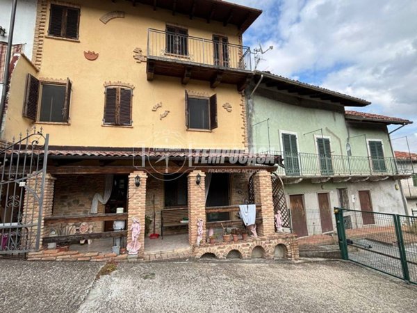 casa indipendente in vendita a Camino