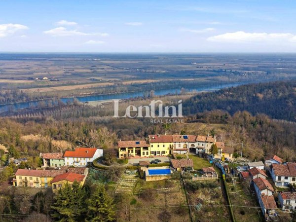 casa indipendente in vendita a Camino
