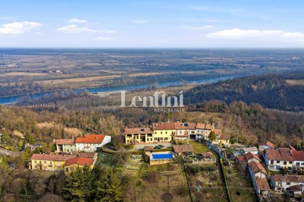 casa indipendente in vendita a Camino
