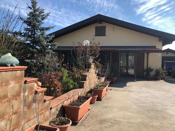casa indipendente in vendita a Carbonara Scrivia