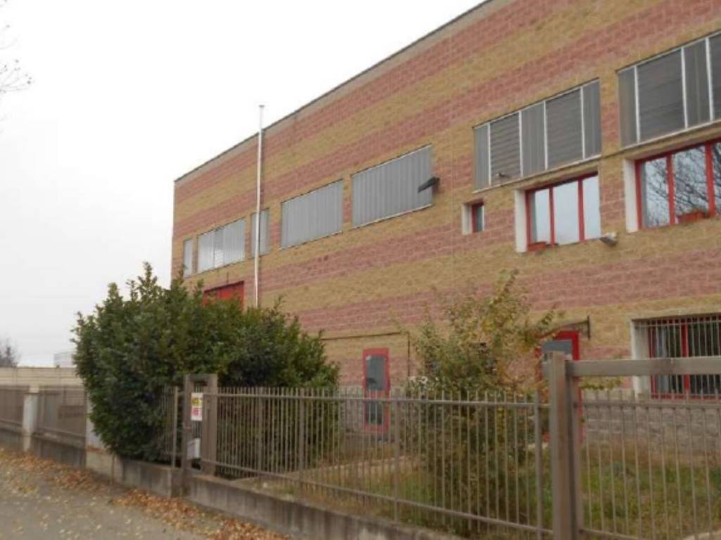 locale commerciale in vendita a Carbonara Scrivia