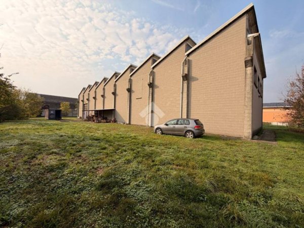 locale commerciale in vendita a Carbonara Scrivia