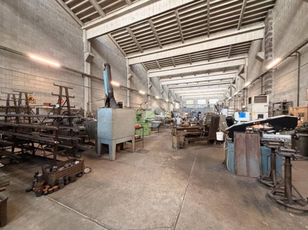 locale commerciale in vendita a Carbonara Scrivia