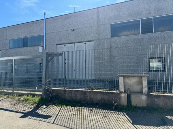 locale commerciale in vendita a Carbonara Scrivia