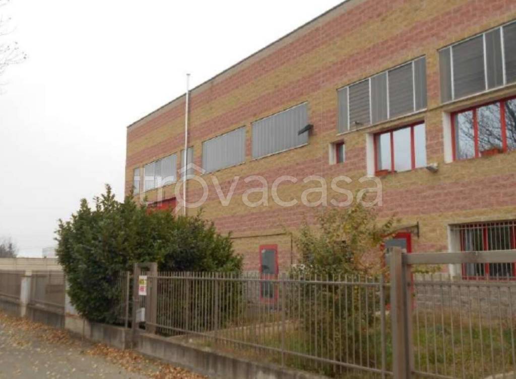 locale commerciale in vendita a Carbonara Scrivia