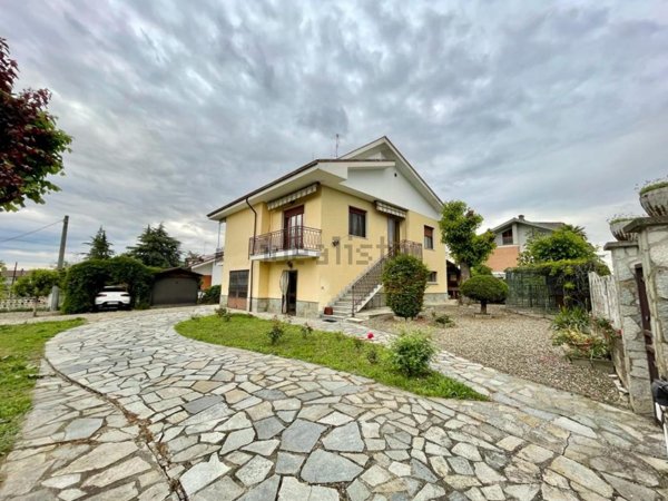 casa indipendente in vendita a Carentino