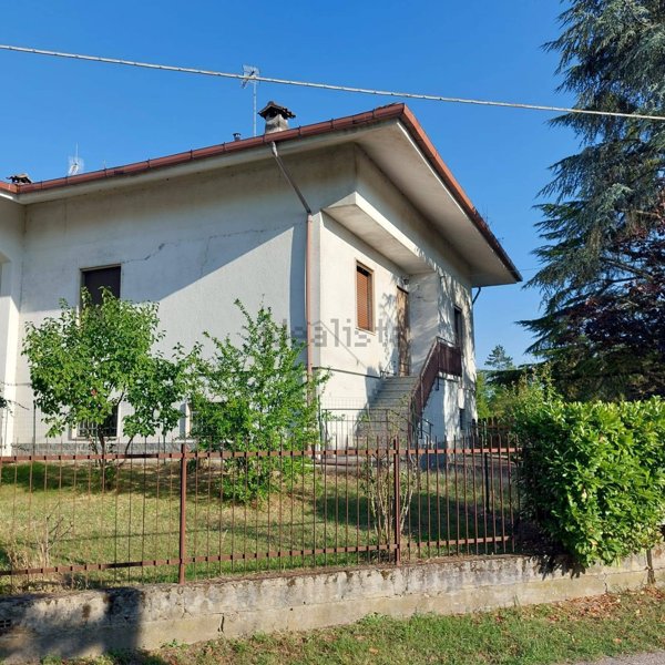 casa indipendente in vendita a Carentino
