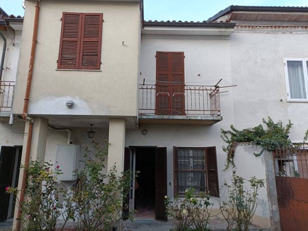 casa indipendente in vendita a Carentino