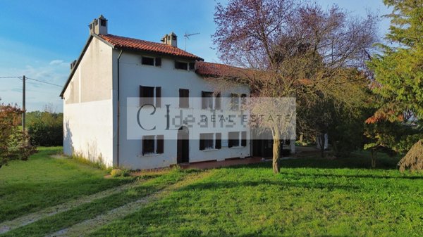 esavano in vendita a Carentino